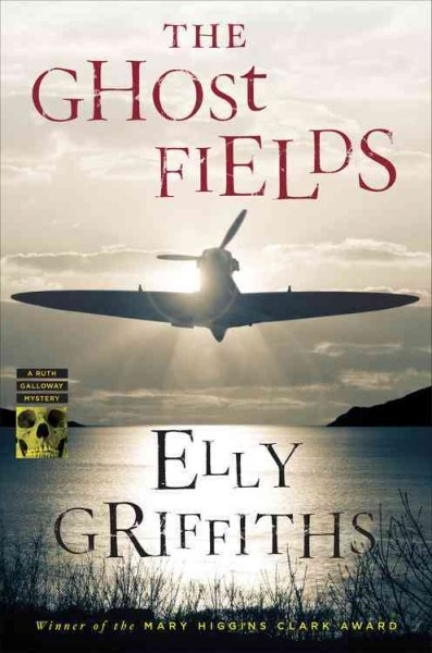 The ghost fields / Elly Griffiths.
