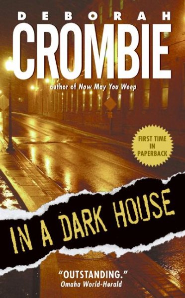 In a dark house / Deborah Crombie.